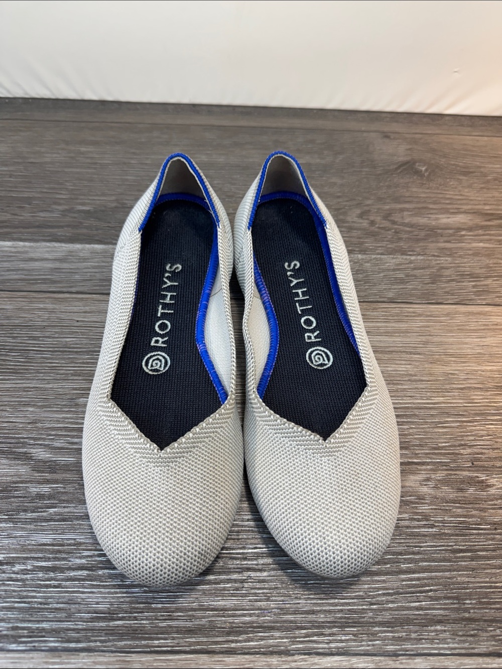 Rothy's Beige Knit Flats with Blue Trim woman’s SZ 7 (h210)